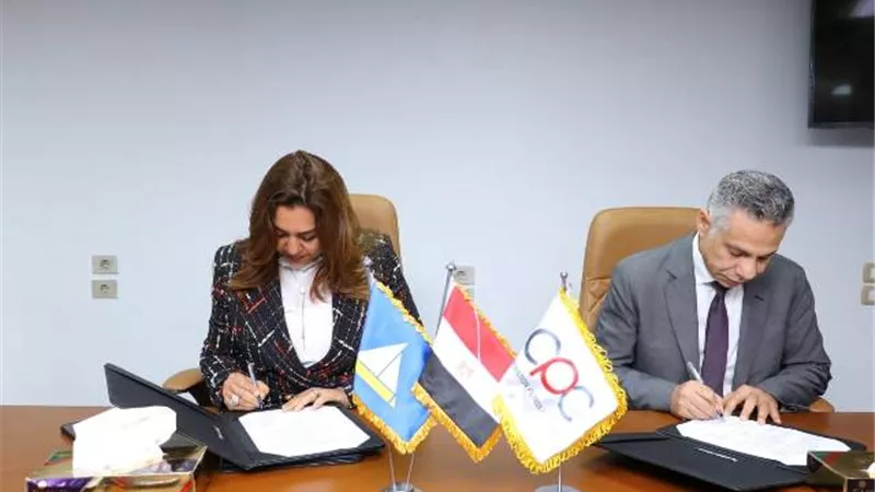 محافظ دمياط توقع بروتوكول لإنشاء محطات تموين وقود وغاز متكاملة