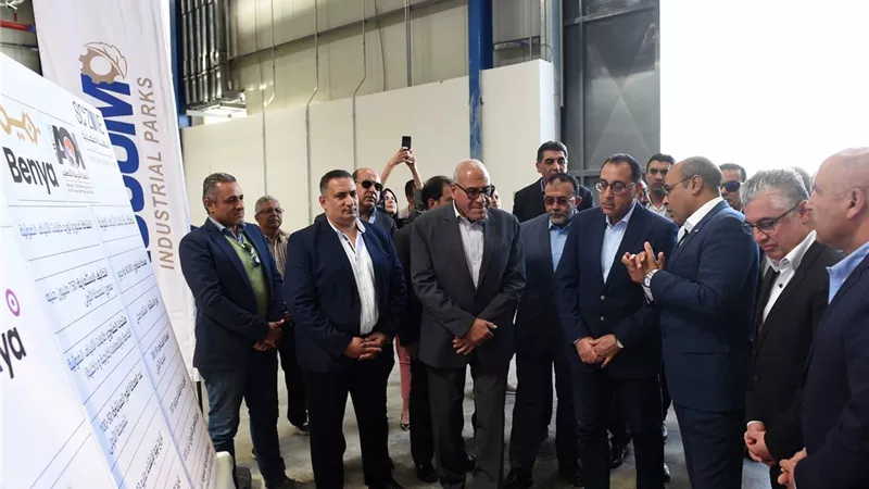 رئيس الوزراء يتفقد مصنع 