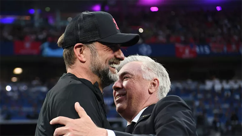 ما الحديث الذي دار بين مدربي ريال مدريد وليفربول؟