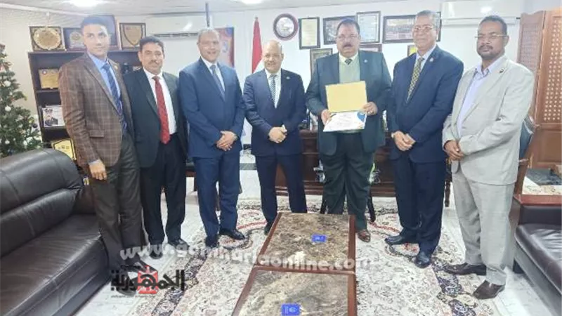 جمارك البحر الأحمر تكرم رئيس مدينة سفاجا تقديرا لجهوده