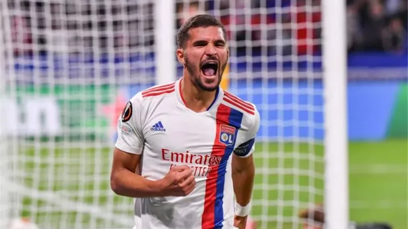 إضافة قوية.. حسام عوار يعلن تمثيل منتخب الجزائر