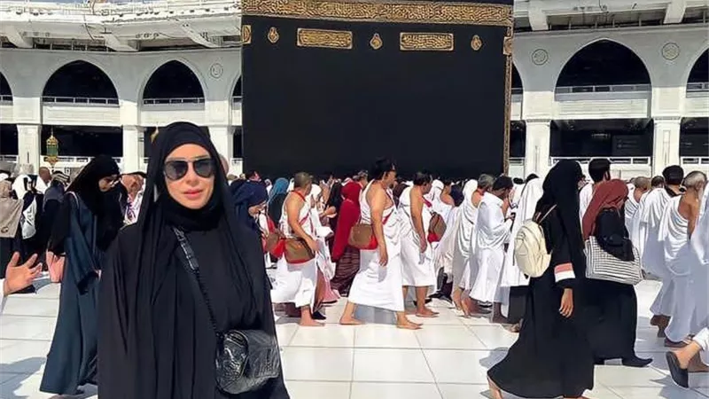 من أمام الكعبة .. ريم البارودى تشارك جمهورها أحدث ظهور