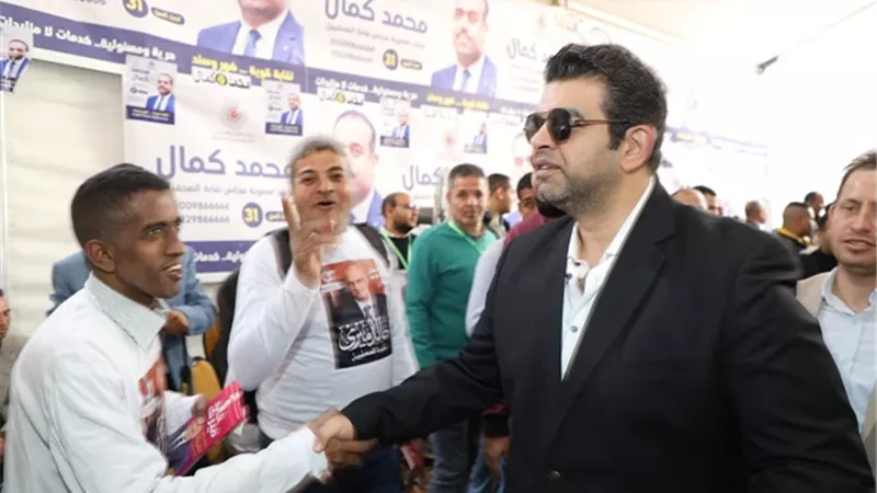 الطاهري مع شباب الصحفيين للمشاركة فى انتخابات النقابة
