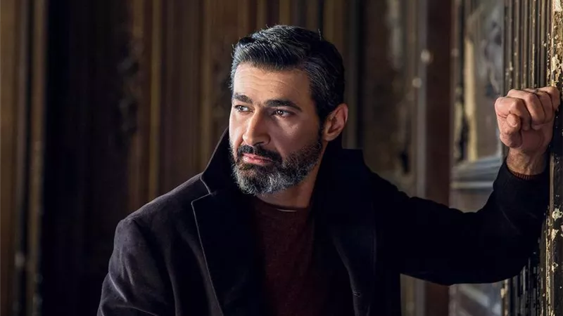 ياسر جلال يكشف تفاصيل شخصيته في مسلسل علاقة مشروعة .. فيديو