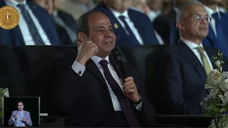 السيسى يشيد بمشاركة الفتيات الصغيرات بمبادرة 