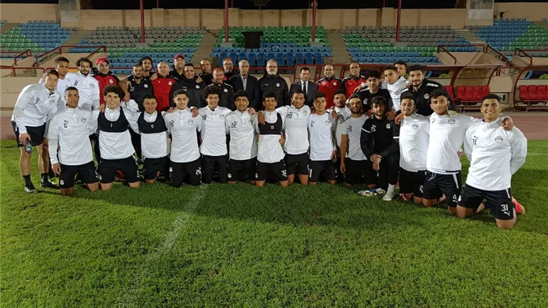 وزير الرياضة يؤازر المنتخب الاولمبي قبل مباراته أمام زامبيا