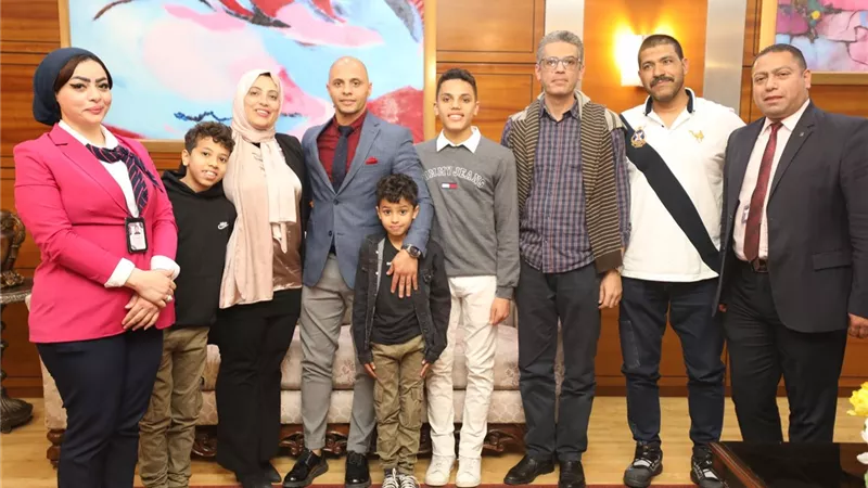 مطار القاهرة يستقبل البطل العالمى محمد ابو ستيت