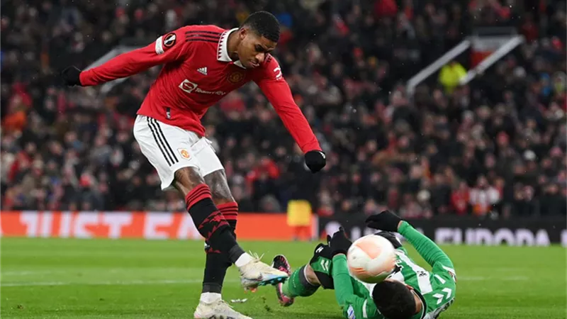 مانشستر يونايتد يهزم ريال بيتيس ويتأهل لربع نهائى الدورى الأوروبى