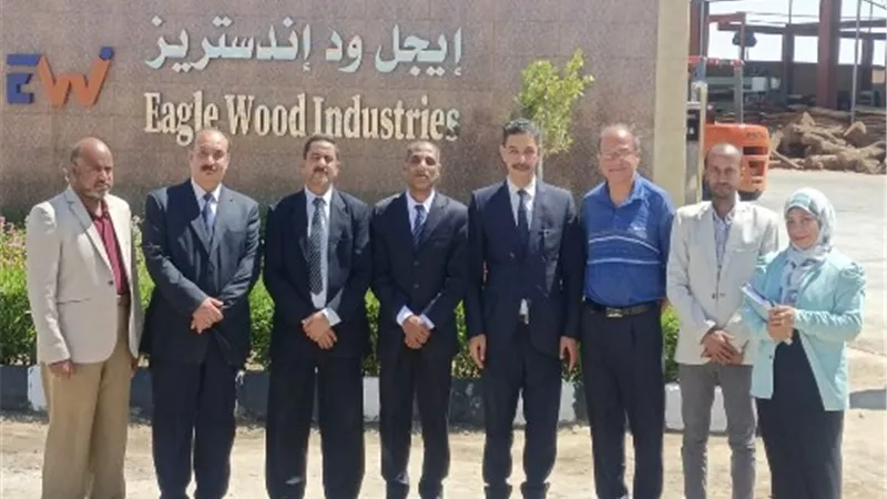 القوى العاملة تُسلم 30 عقد عمل لشباب منهم ذوي الهمم بقنا