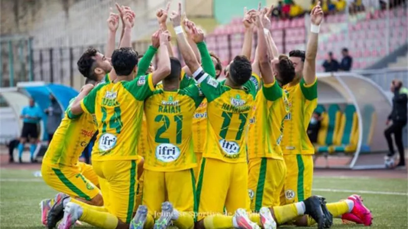 فيديو .. شاهد لقطة طريفة من مباراة شبيبة القبائل وبترو أتليتيكو