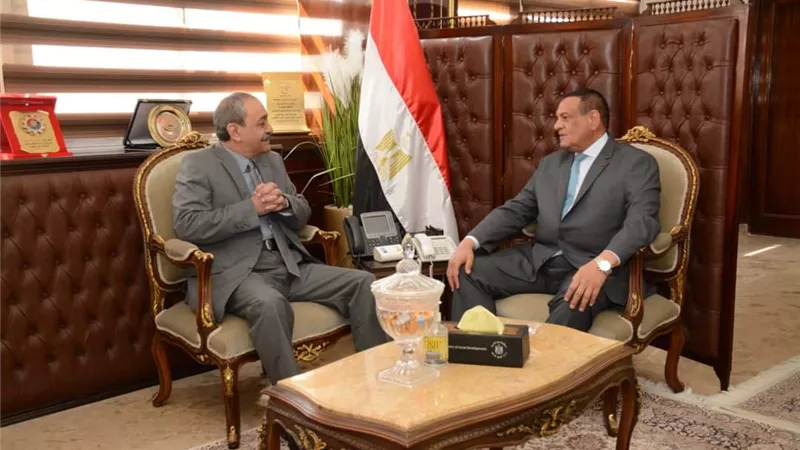 وزير التنمية المحلية يتابع ملف المشروعات المتعثرة