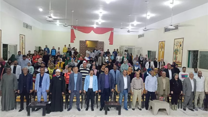 رئيس مدينة سفاجا يكرم مدير إدارة الشباب والرياضة تقديرا لجهوده