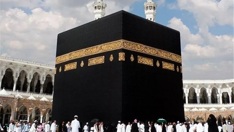 صيانة كسوة الكعبة استعداداً لشهر رمضان .. صور