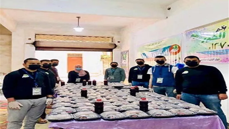 تكافل اجتماعي لإطعام المغتربين والباعة الجائلين