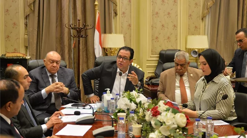 نقل النواب توصي تشكل لجنه لمعاينة الطريق الزراعي من أسيوط إلى قنا