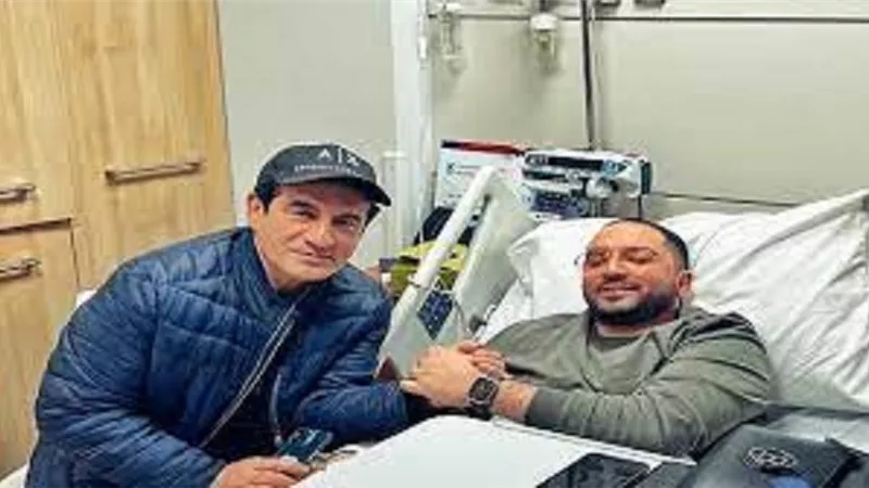 نجل محمد ثروت يوجه رسالة مؤثرة لوالده بعد دعمه فى رحلة مرضه
