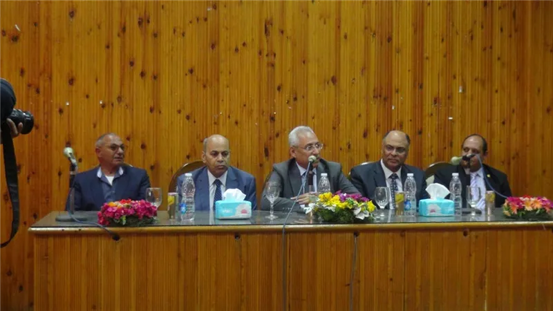حفل تكريم مدير إدارة بجامعة المنيا لبلوغه السن القانوني