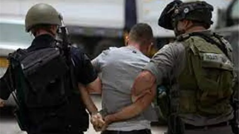 الاحتلال يعتقل 8 فلسطينيين بالضفة الغربية