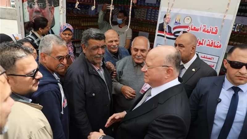 محافظ القاهرة يوجه بشن حملات مكثفة للتأكد من صحة الأغذية المطروحة بالأسواق