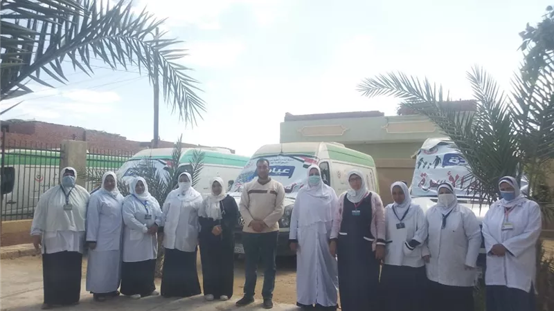 الكشف وتوفير العلاج لـــ 1100 مريضا في قافلة طبية بمركز سمسطا