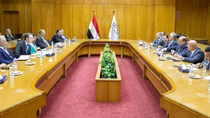 اقتصادية قناة السويس تناقش سبل التعاون مع غرفة التجارة الأمريكية اليونانية