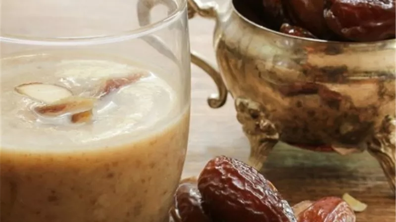 استعداداً لرمضان..خطوات عمل مشروب التمر الصحى