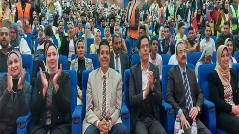 جامعة بنها تنظم عرضاً مسرحياً للتوعية بمخاطر المخدرات.. صور