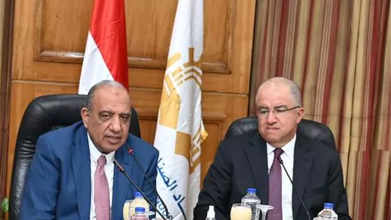 وزيرقطاع الأعمال يلتقي أعضاء اتحادالصناعات المصرية برئاسة السويدي