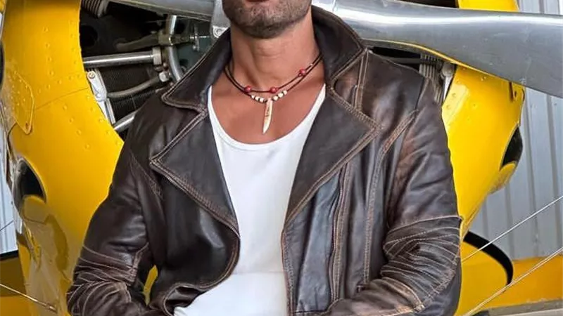 شاهد .. أحدث ظهور لـ عمرو سعد من كواليس 