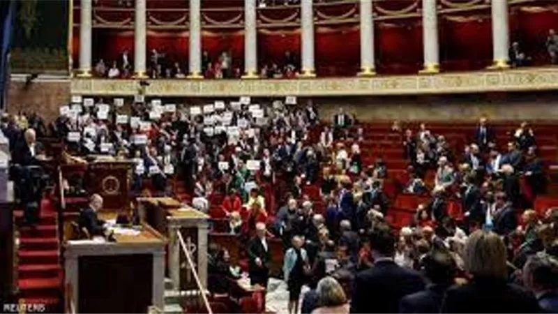 تبني قانون التقاعد في فرنسا.. والحكومة تنجو من حجب الثقة