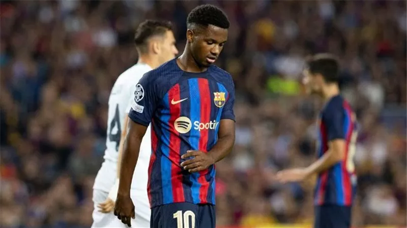 خلاف بين مسؤولي برشلونة ومينديز بشأن قيمة بيع فاتي
