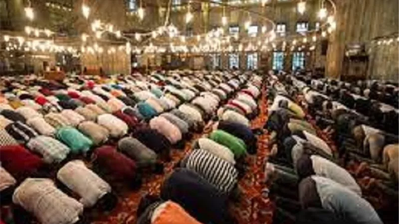 هل يجوز ترك العمل لصلاة التراويح_و ما حكم قضاء ها