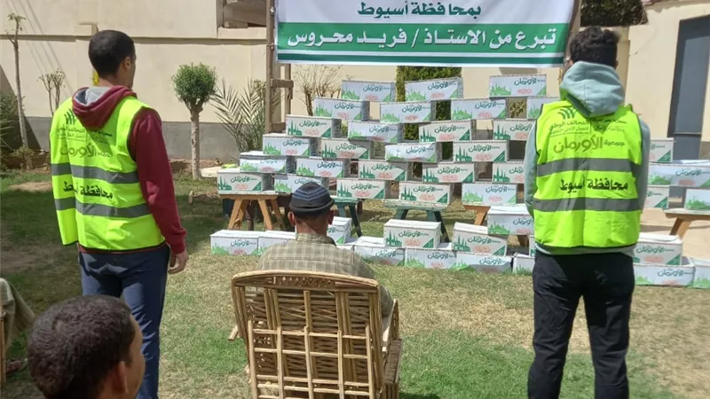 توزيع كراتين مواد غذائية وبطاطين ورؤوس مواشي بأسيوط