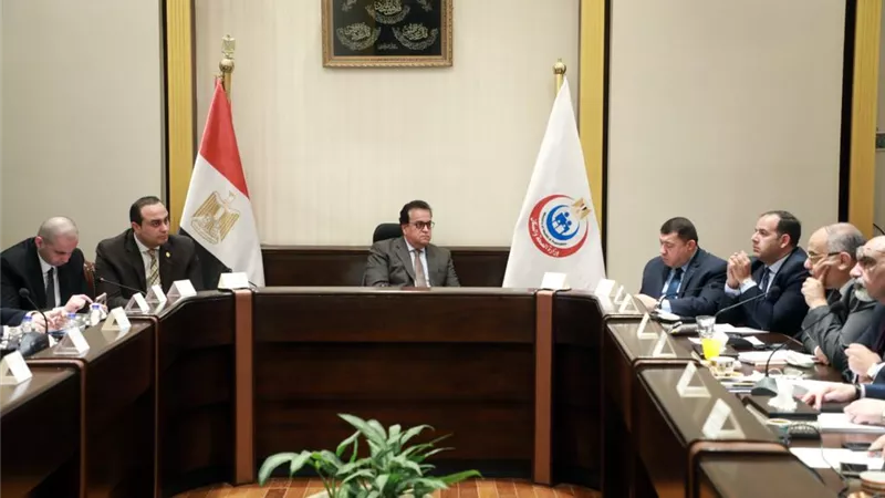 وزير الصحة يوجه بالإسراع في بدء التطوير المتكامل لمعهد القلب