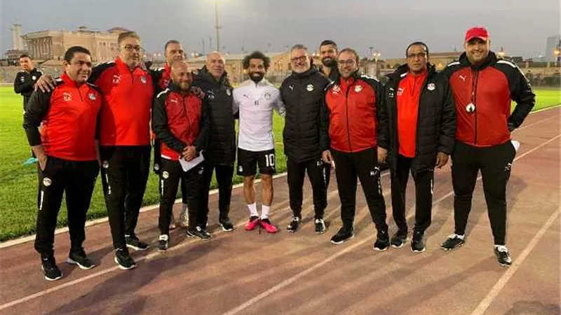 محمد صلاح يؤازر المنتخب الأولمبي قبل مواجهة زامبيا
