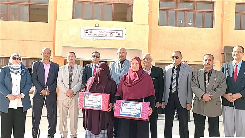 الشعب الجمهورى وتعليم الداخلة يكرمان الأمهات المثاليات بموط