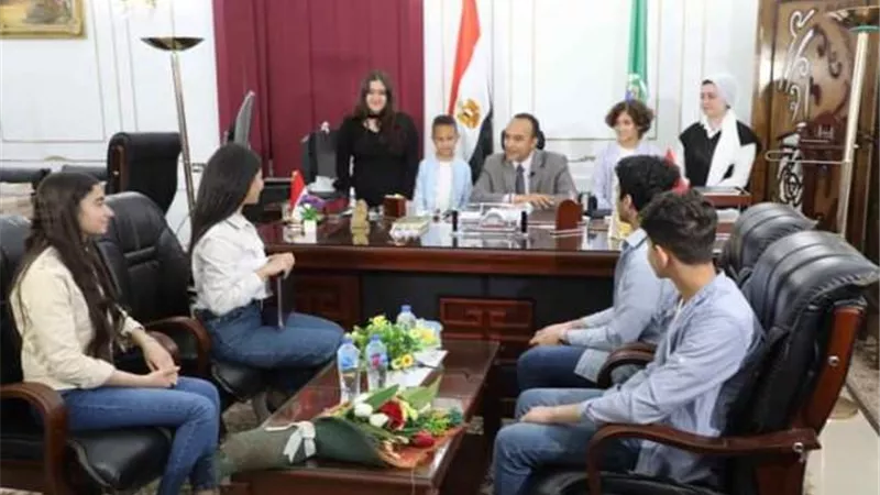 طلاب المنيا انطلقوا لزيارة المشروعات القومية