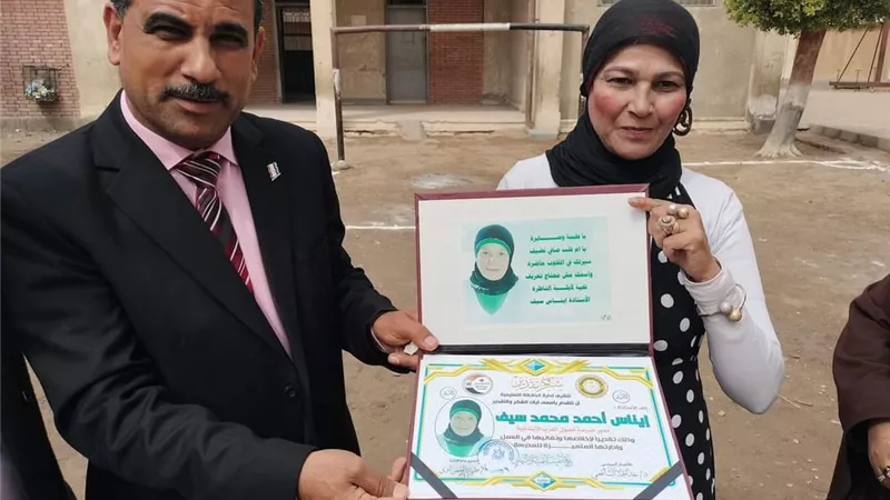 مدير تعليم الخانكة يتابع مدارس فصول العزب