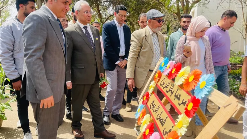 فرحات يفتتح معرض زهور الربيع بالمشتل التعليمي لكلية الزراعة