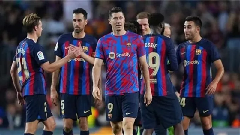 برشلونة مهدد بالإستبعاد من دوري أبطال أوروبا .. تعرف علي السبب