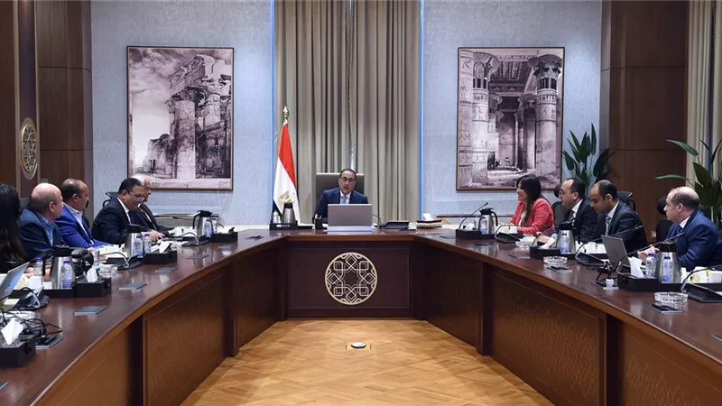 رئيس الوزراء يتابع مخططات تطوير المنطقة المحيطة بالمتحف الكبير