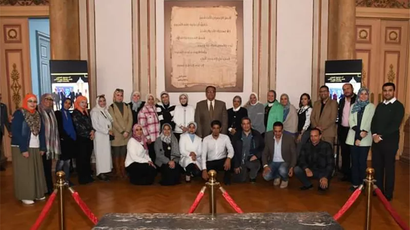 سعود يكرم إدارة تطويرالتعليم بجامعة عين شمس لفوزها بالمركز الثانى
