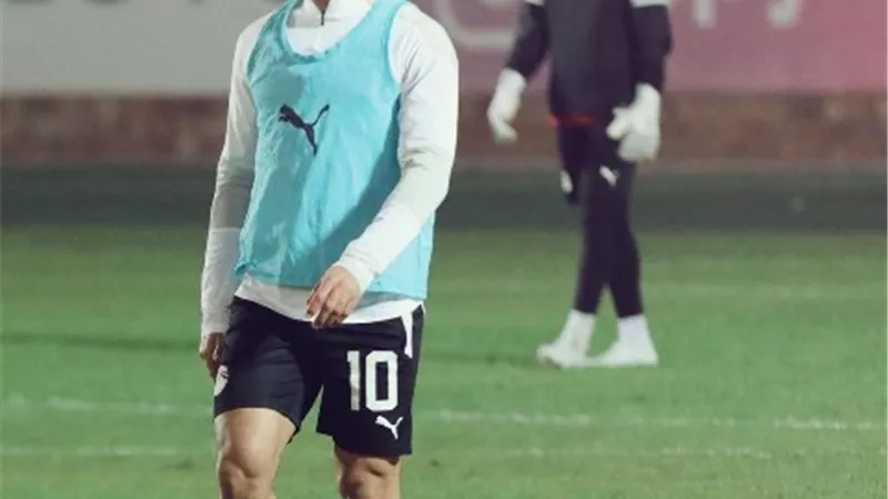 محمد صلاح ينشر صورا له من مران المنتخب