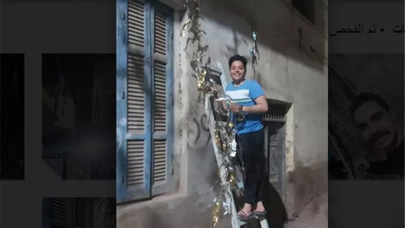 أقباط الأقصر يعلقون زينة رمضان بشوارع مدينة أرمنت الحيط