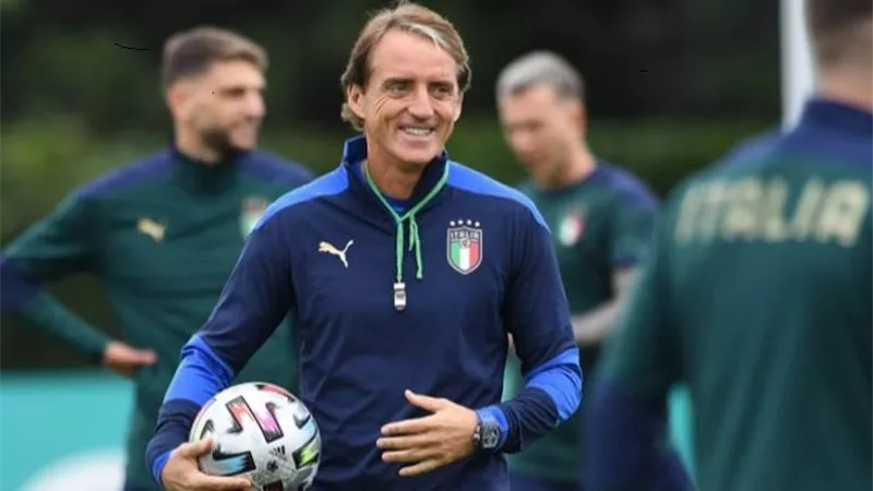 تصريحات روبرتو مانشيني عن مباراة إيطاليا وإنجلترا بتصفيات أوروبا