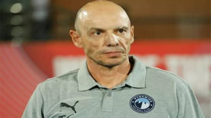 رضا عبد العال يرفض تولى تاكيس جونياس تدريب الزمالك