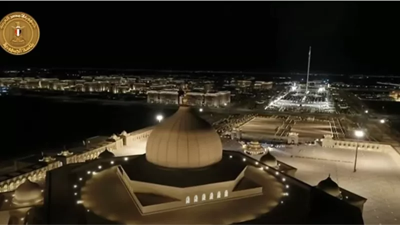 بدء شعائر صلاة الفجر فى مركز مصر الثقافي الإسلامي بحضور الرئيس السيسي