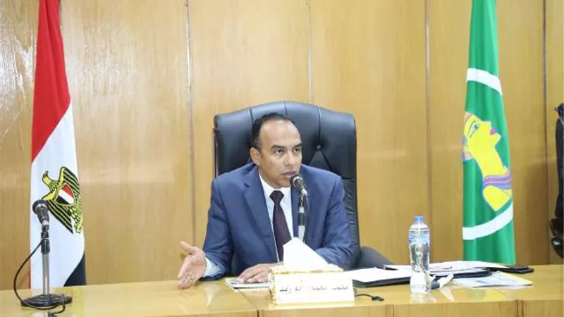 نائب محافظ المنيا يعقد اجتماعا لمتابعة الرقابة على الأسواق