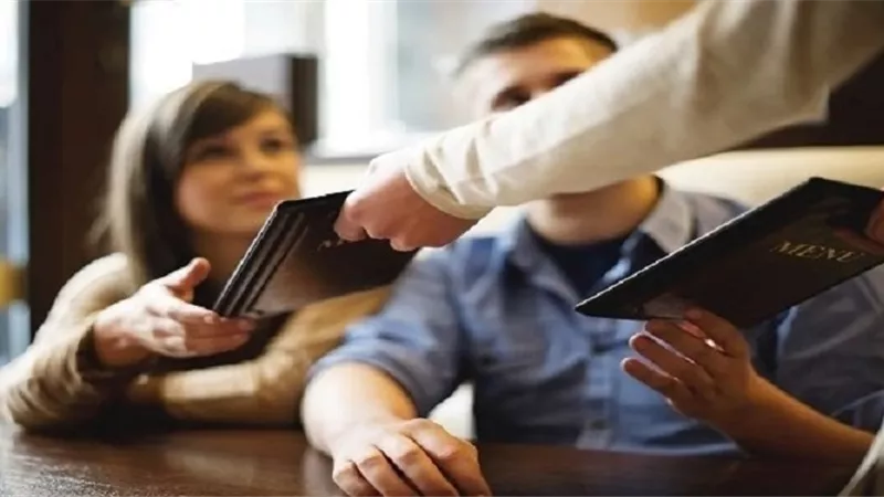 دراسة أميركية: الإكرامية واجب صعب في زمن الأزمات الاقتصادية