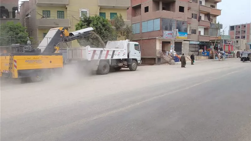 محافظ أسيوط: رفع 645 طن مخلفات وتسوية وتمهيد الطرق